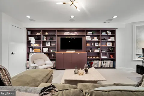 $1,999,995 | 810 North Carolina Avenue Southeast, Washington, DC 20003