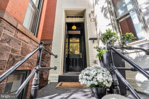 $1,999,995 | 810 North Carolina Avenue Southeast, Washington, DC 20003