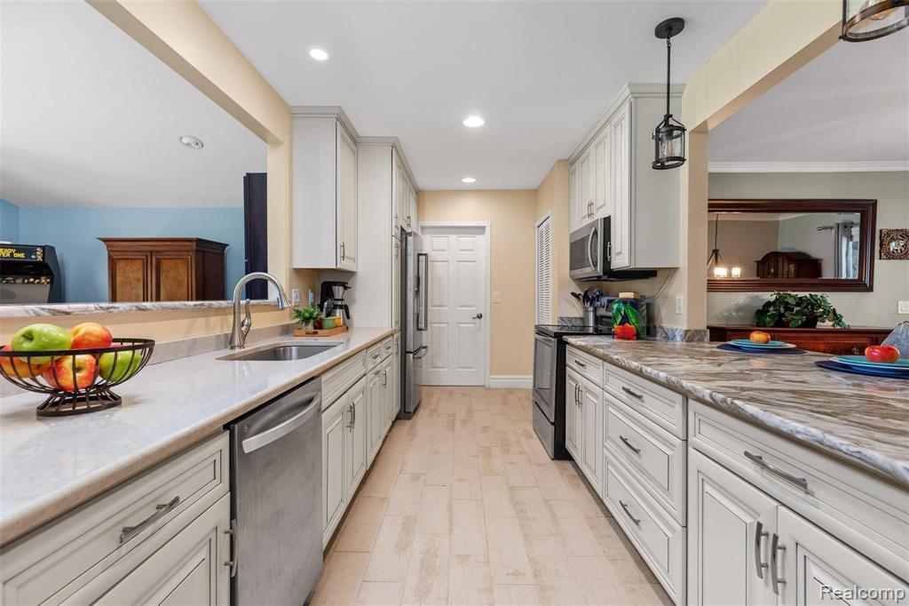 375 Shortridge Avenue Rochester Hills, MI 48307 - Photo 12 of 47