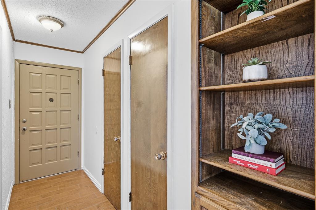 816 Ruidoso Drive Saginaw, TX 76179 - Photo 2 of 22 a hallway with furniture and flowers