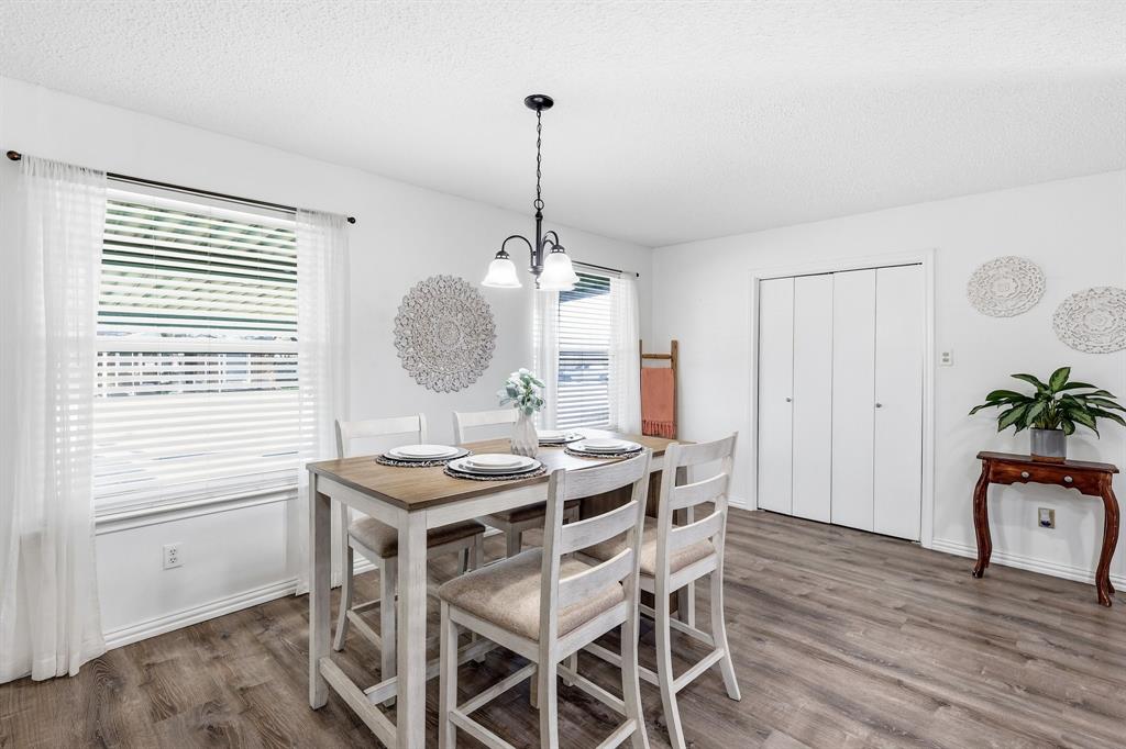 816 Ruidoso Drive Saginaw, TX 76179 - Photo 6 of 22 a dining room with furniture and window