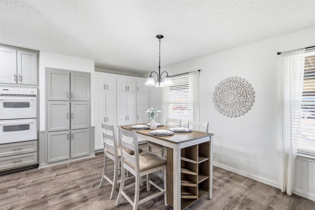816 Ruidoso Drive Saginaw, TX 76179 - Photo 7 of 22 a dining room with furniture and window