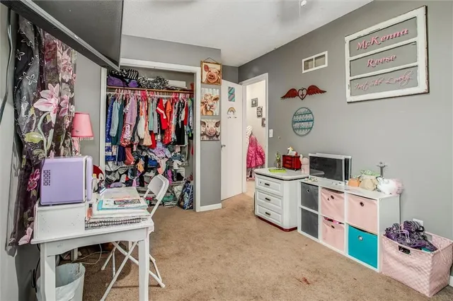 $225,000 | 10119 Steele Road, Edwardsville, KS 66111