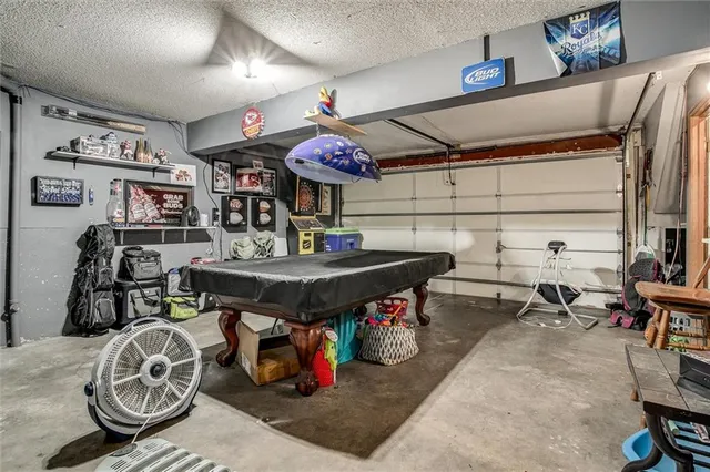 $225,000 | 10119 Steele Road, Edwardsville, KS 66111