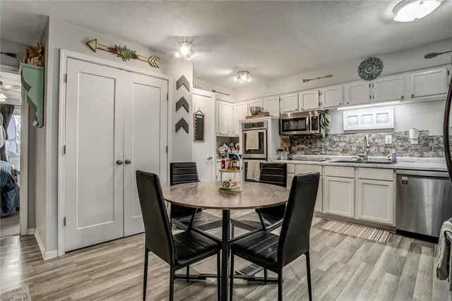 $225,000 | 10119 Steele Road, Edwardsville, KS 66111