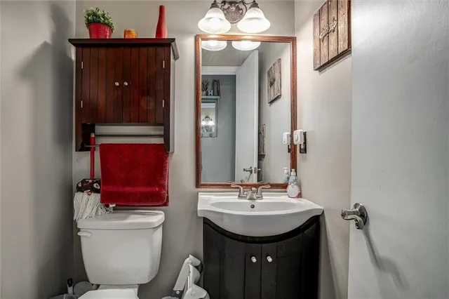 $225,000 | 10119 Steele Road, Edwardsville, KS 66111