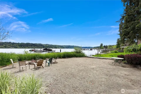 $425,000 | 4050 West Lake Sammamish Parkway Northeast, Unit 2, Redmond, WA 98052