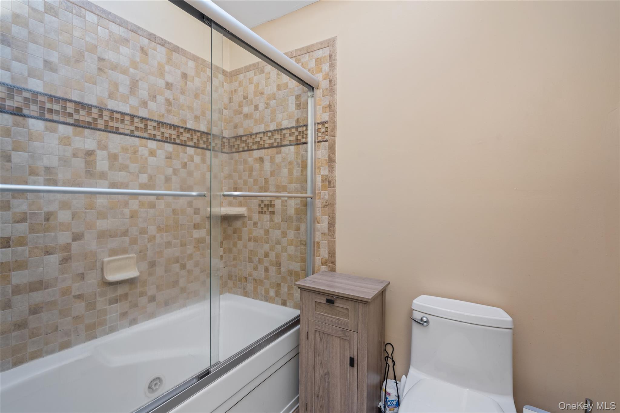 194 Miller Place Road Miller Place, NY 11764 - Photo 24 of 50 a bathroom with a bathtub and a toilet