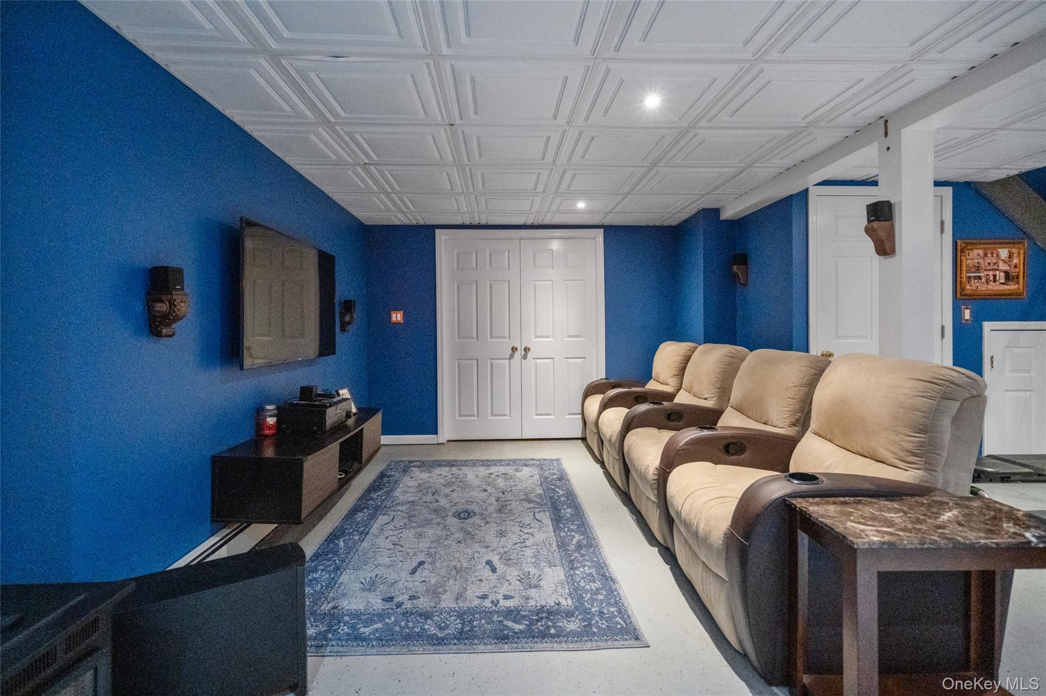 194 Miller Place Road Miller Place, NY 11764 - Photo 37 of 50 a living room with furniture
