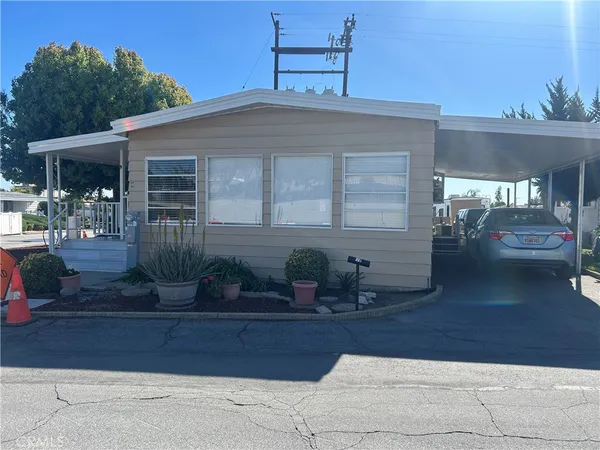 a front view of house with yard