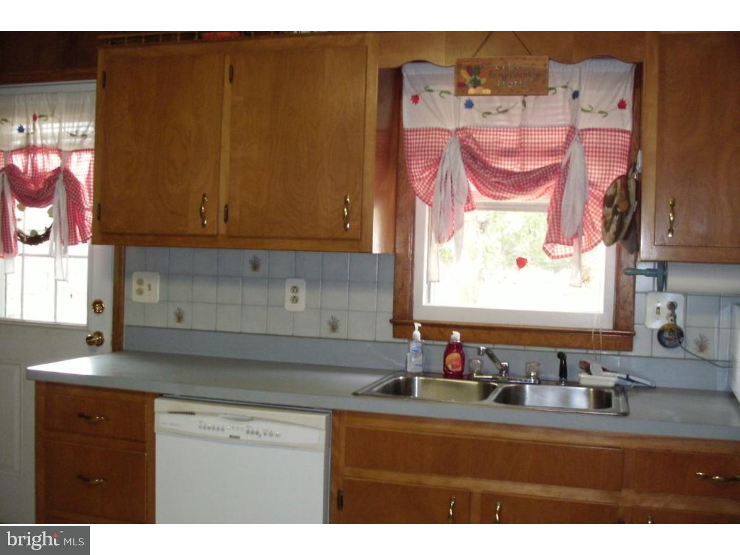 164 West Millstream Road Cream Ridge, NJ 08514 - Photo 4 of 8