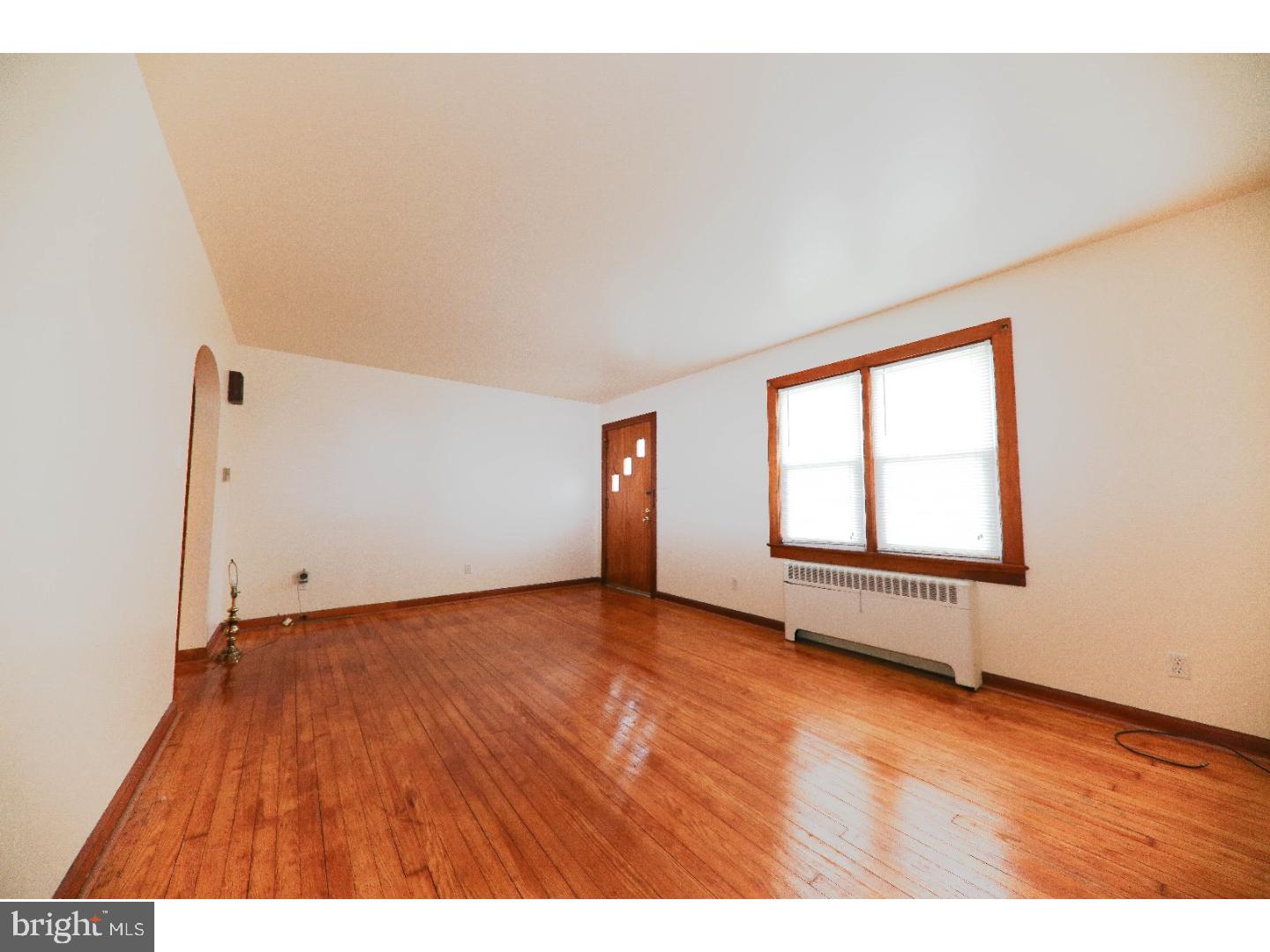 20 Temple Road Vineland, NJ 08360 - Photo 4 of 25 Living Room