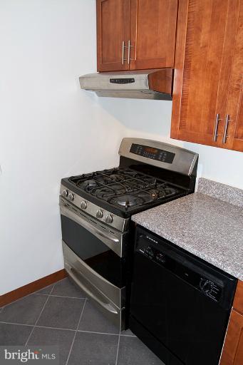 12407 Denley Road Silver Spring, MD 20906 - Photo 10 of 30 a close view of stove top oven