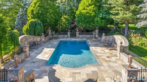 $4,395,000 | 83 Long Lots Road, New Canaan, CT 06840