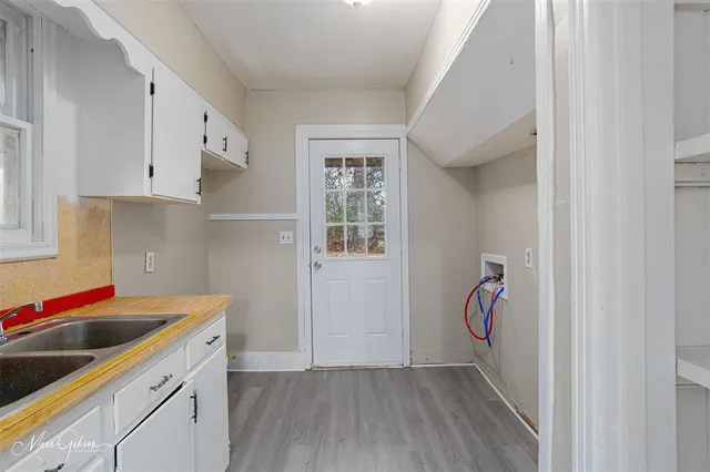 a view of utility room with washer and dryer