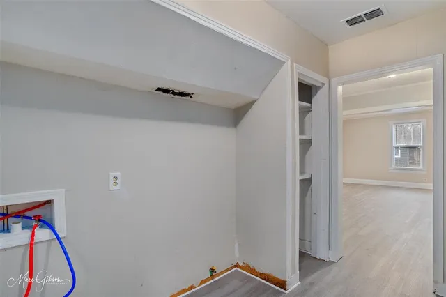 a view of utility room