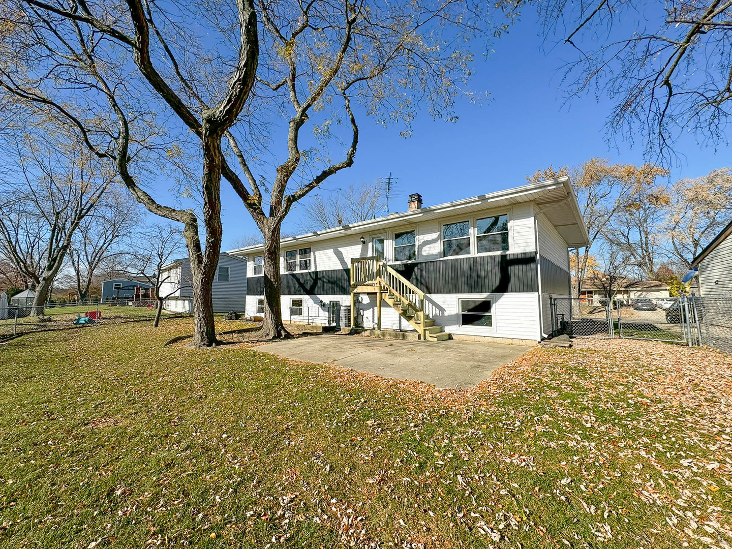 817 Beechwood Road Buffalo Grove, IL 60089 - Photo 17 of 18 Gallery Image 17