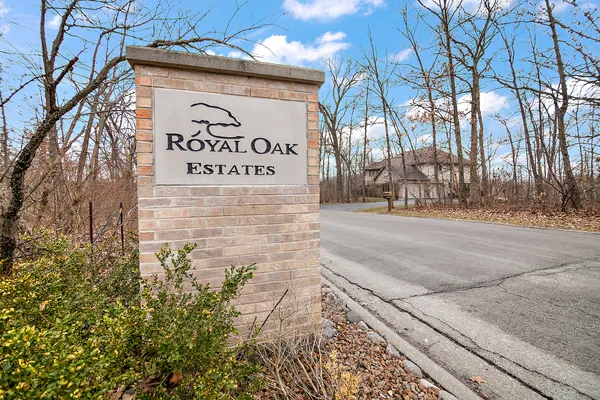 $599,900 | 321 Royal Oaks Drive, Steger, IL 60475