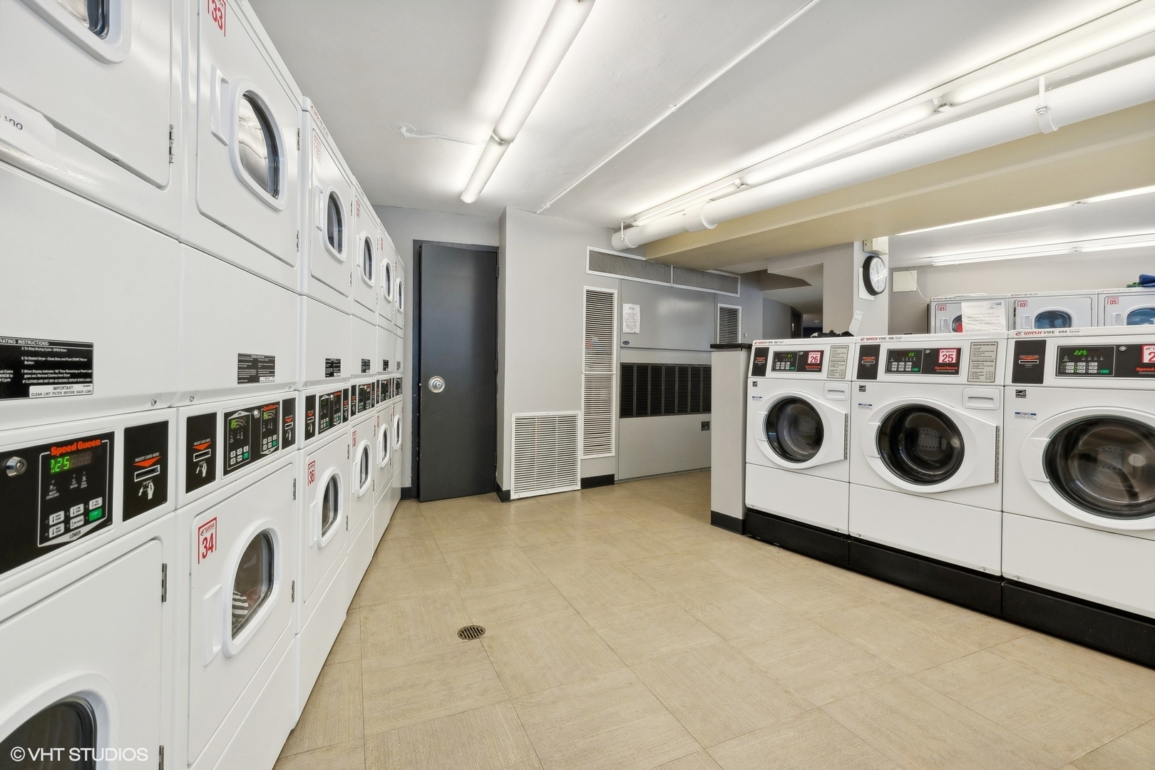 300 North State Street, Unit 4705 Chicago, IL 60654 - Photo 16 of 17 a utility room with dryer and washer