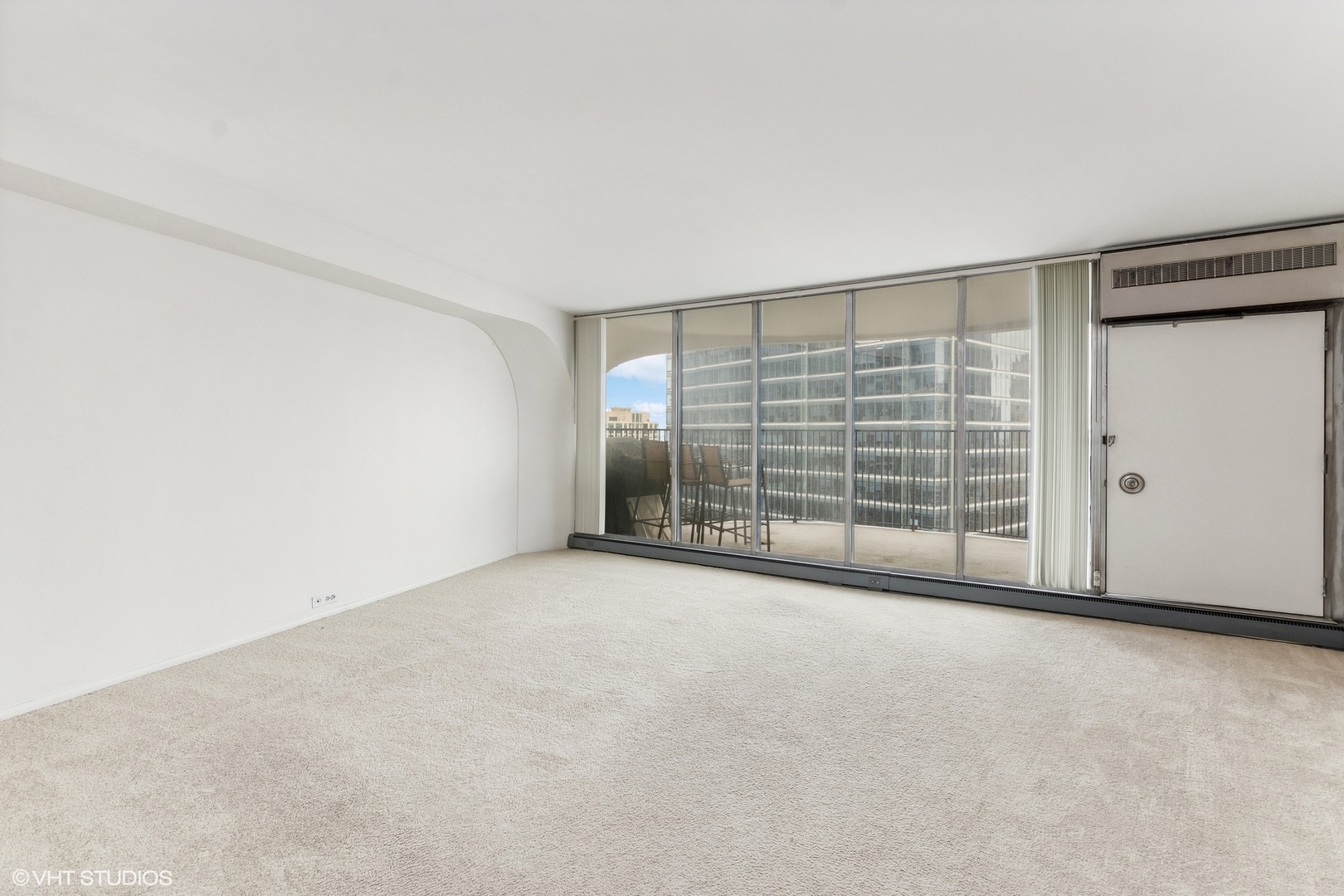 300 North State Street, Unit 4705 Chicago, IL 60654 - Photo 2 of 17 a view of an empty room with a balcony