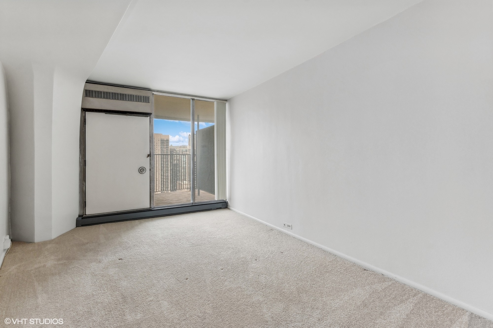 300 North State Street, Unit 4705 Chicago, IL 60654 - Photo 6 of 17 a view of empty room