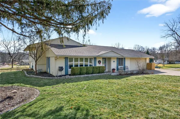 $399,900 | 2292 Ivy Crest Drive, Bellbrook, OH 45305