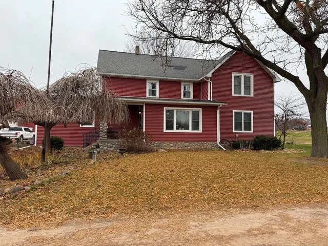 $2,100,000 | N5271 Madden Road, New London, WI 54961