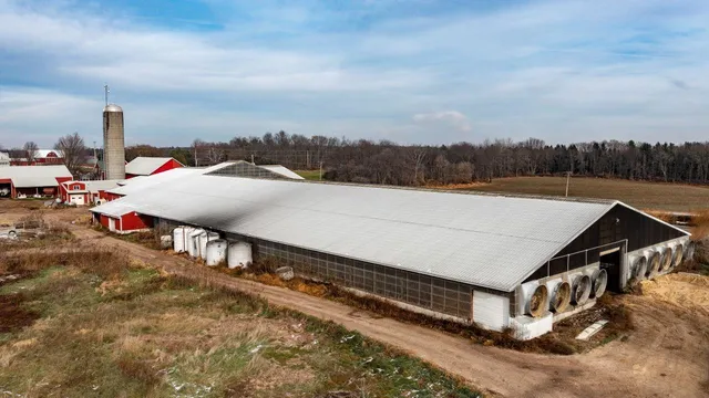 $2,100,000 | N5271 Madden Road, New London, WI 54961