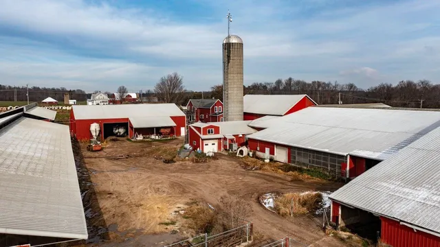 $2,100,000 | N5271 Madden Road, New London, WI 54961