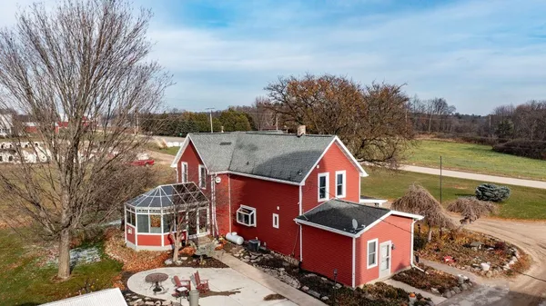 $2,100,000 | N5271 Madden Road, New London, WI 54961