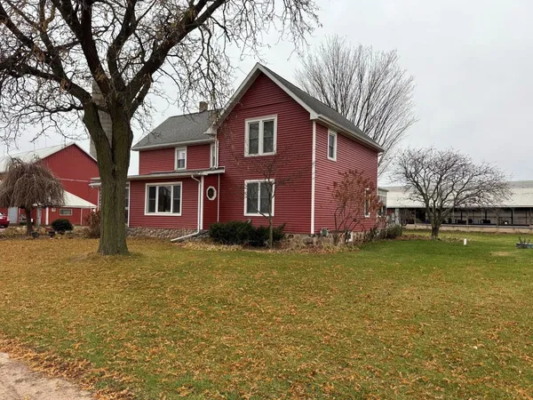 $2,100,000 | N5271 Madden Road, New London, WI 54961