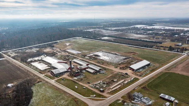 $2,100,000 | N5271 Madden Road, New London, WI 54961