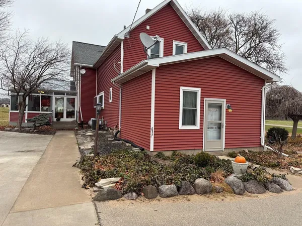 $2,100,000 | N5271 Madden Road, New London, WI 54961