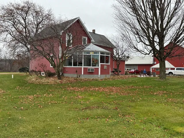 $2,100,000 | N5271 Madden Road, New London, WI 54961