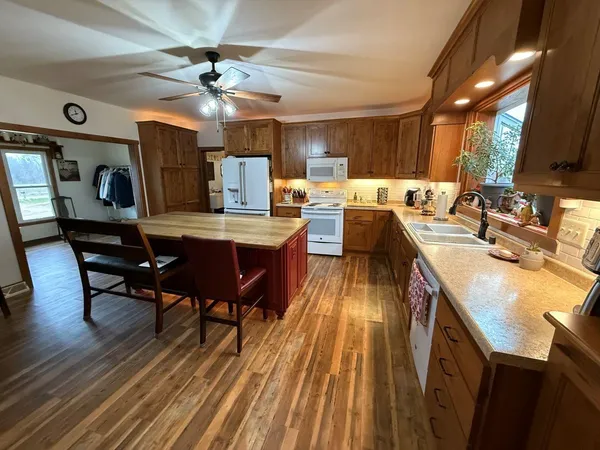 $2,100,000 | N5271 Madden Road, New London, WI 54961