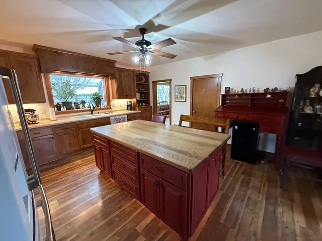 $2,100,000 | N5271 Madden Road, New London, WI 54961