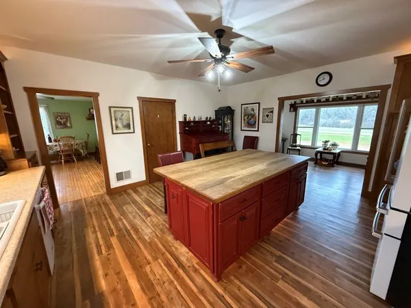 $2,100,000 | N5271 Madden Road, New London, WI 54961