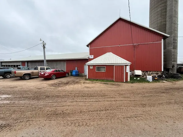 $2,100,000 | N5271 Madden Road, New London, WI 54961