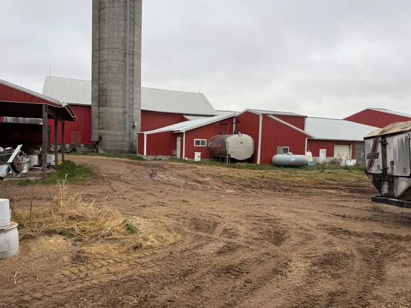 $2,100,000 | N5271 Madden Road, New London, WI 54961