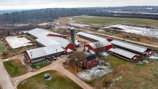 $2,100,000 | N5271 Madden Road, New London, WI 54961