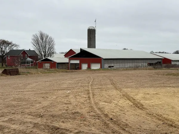 $2,100,000 | N5271 Madden Road, New London, WI 54961