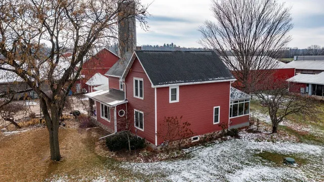 $2,100,000 | N5271 Madden Road, New London, WI 54961