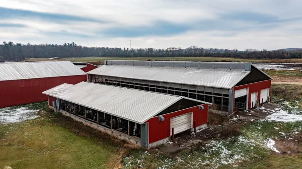 $2,100,000 | N5271 Madden Road, New London, WI 54961