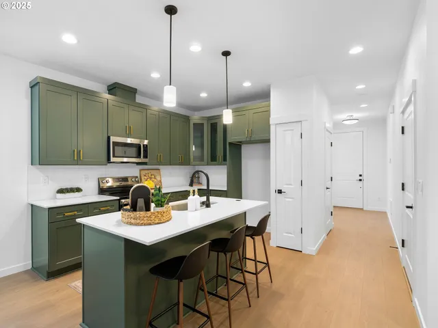 $520,900 | 2171 Northeast 207th Place, Fairview, OR 97024