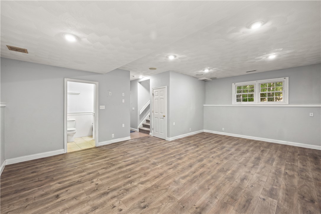 233 Old Oxford Road North Smithfield, RI 02896 - Photo 26 of 34