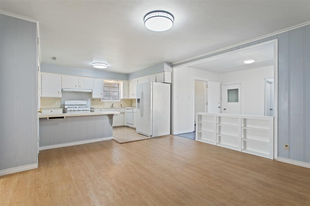 3126 Colgate Avenue Tyler, TX 75701 - Photo 5 of 33 a view of kitchen with wooden floor