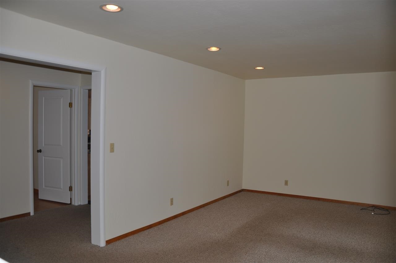 10893 Torrey Pine Road Truckee, CA 96161 - Photo 6 of 14 Gallery Image 6