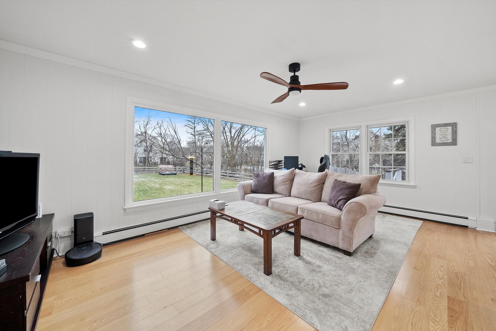 2920 Quentin Road Rolling Meadows, IL 60008 - Photo 12 of 30 a living room with furniture and a flat screen tv