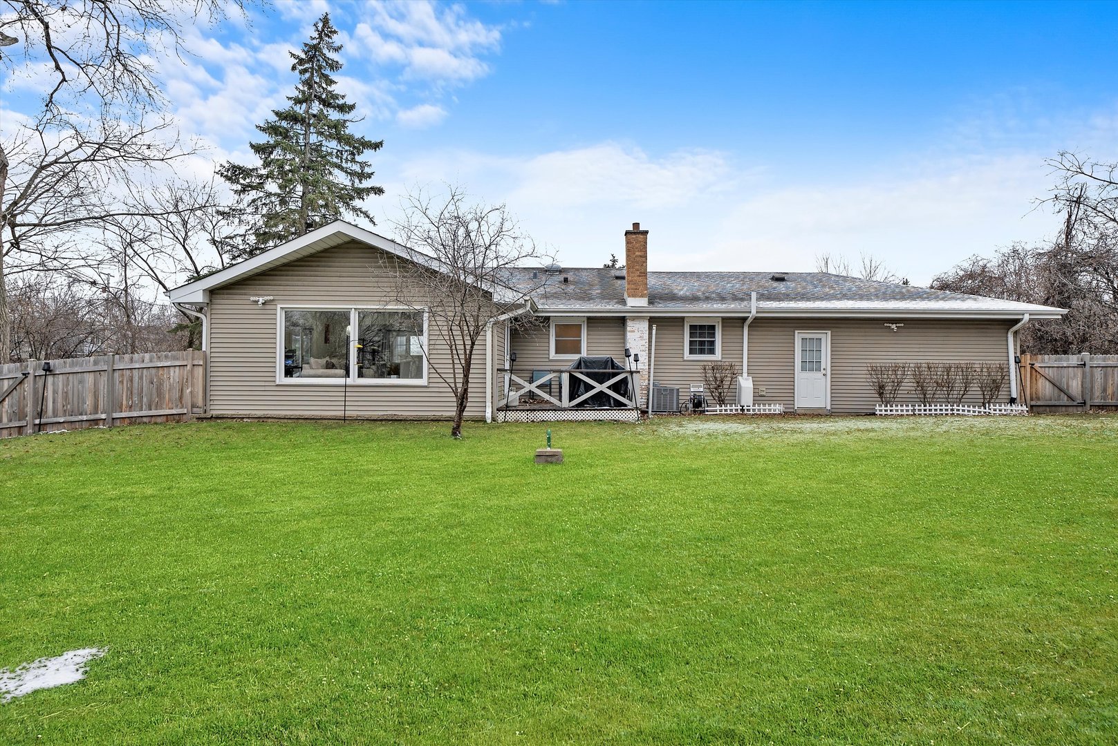 2920 Quentin Road Rolling Meadows, IL 60008 - Photo 21 of 30 a front view of a house with a garden