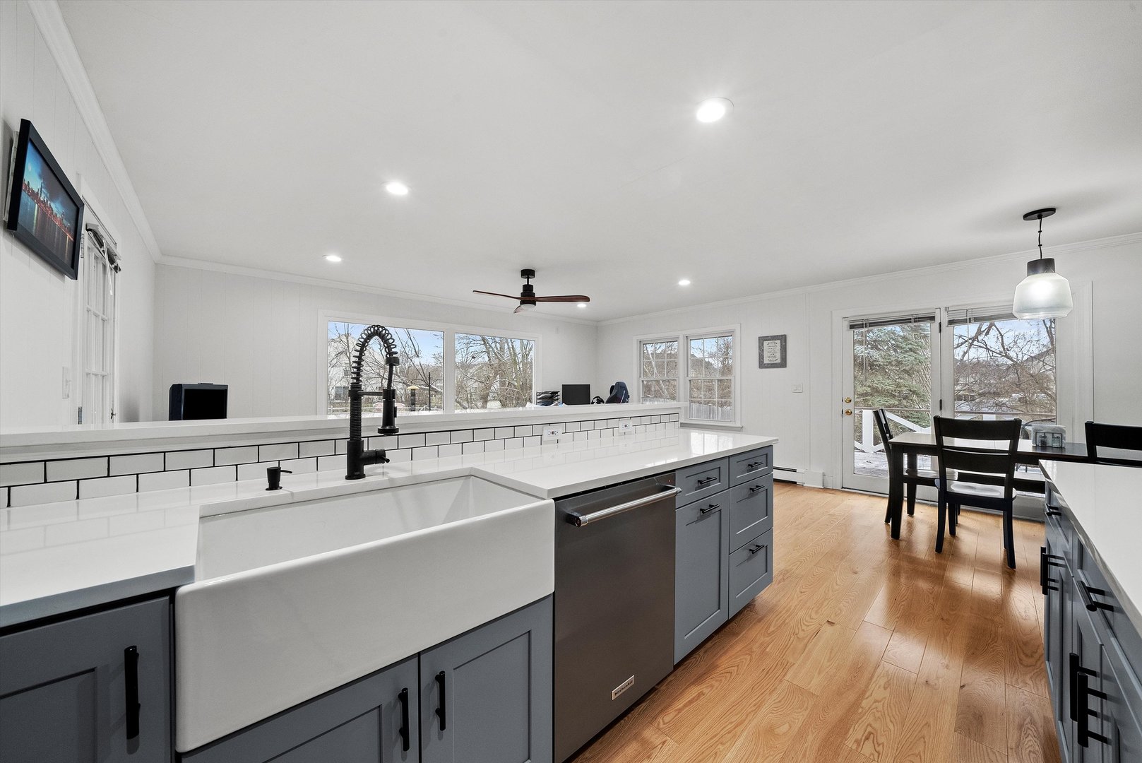 2920 Quentin Road Rolling Meadows, IL 60008 - Photo 4 of 30 a kitchen with lots of counter top space and dining table